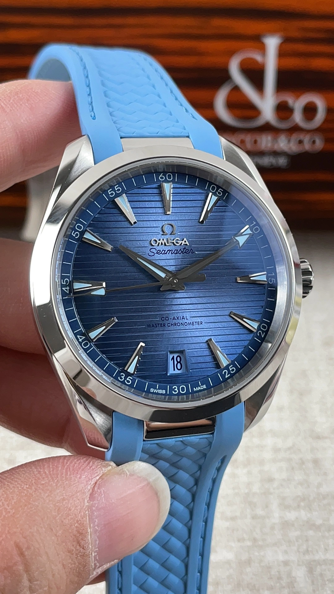 UrbanChic CBD Factory Omega Seamaster Aqua Terra 150M 41mm Summer Blue Teak Dial Smooth Bezel Light Blue Rubber Strap(220.12.41.21.03.008) 1:1 Super Clone – Dandong 8900 Movement 262
